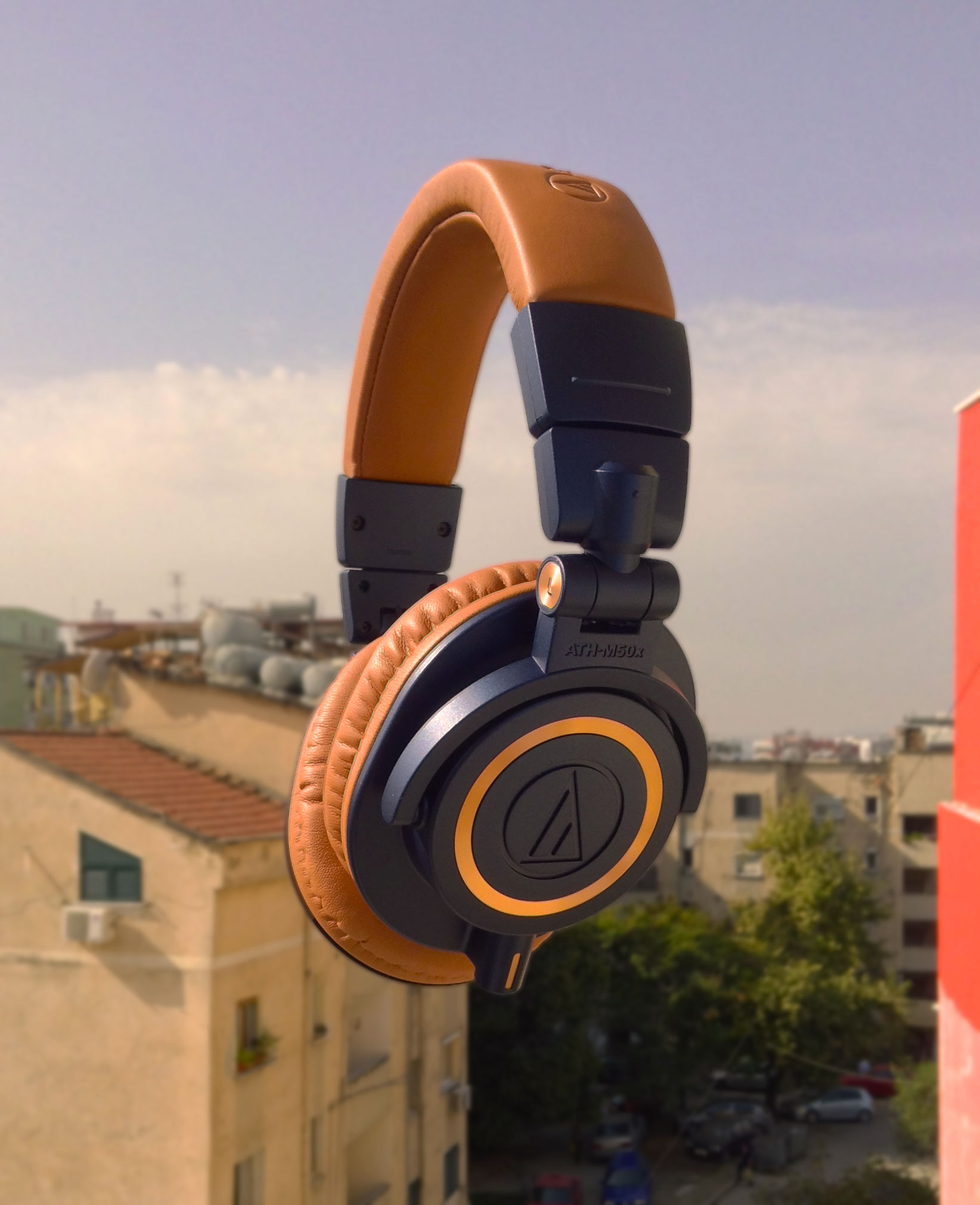 
Where should I start with this review? Maybe from the design? Maybe from the comfort? Or should I talk about the pristine sound quality? I wanna say everything since the beginning, but that's not how a review works..